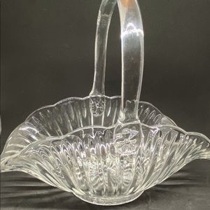 Vntg Clear Glass Bride’s Basket Appl’d Handle